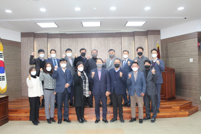 (21.12. 30)초월농협 임원회의 개최후 단체기념촬영.JPG