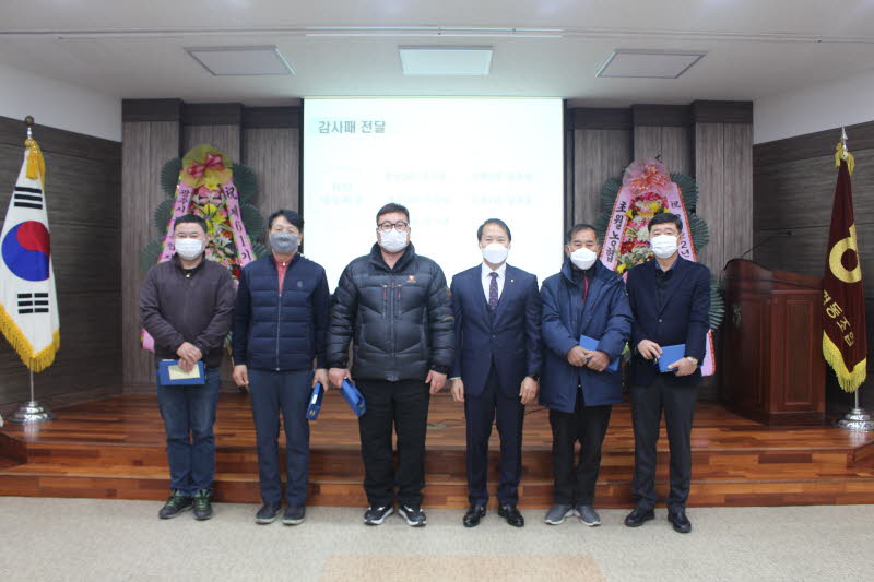 (22. 1. 27)제61기 정기총회 감사패 전달.JPG