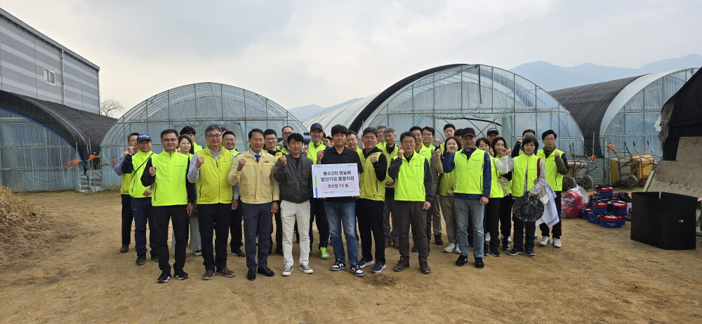 240430 투자금융, 글로벌사업부문 용수2리 발전기원 물품전달.jpg